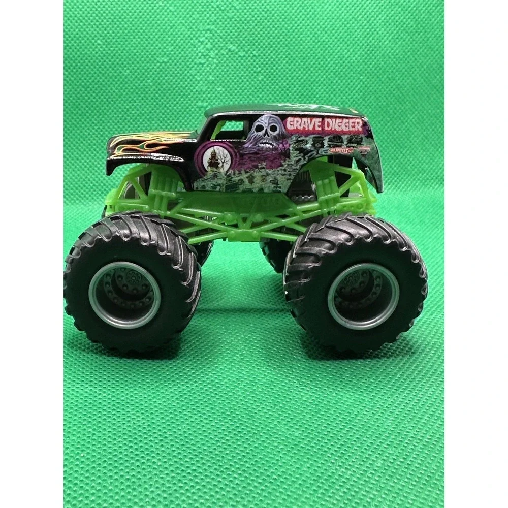 Hot Wheels Grave Digger 1:64 Monster Jam Monster Trucks Die cast Unknown Series